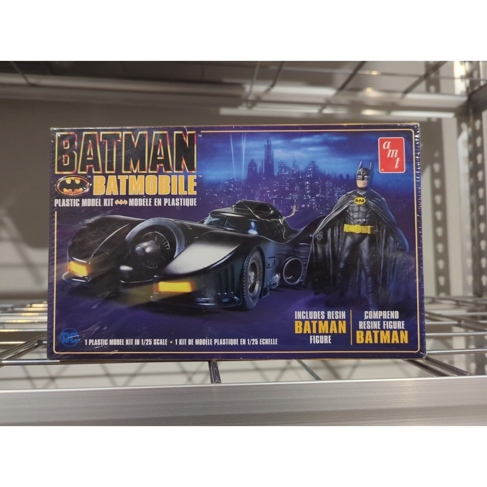 AMT Batman 1989 Batmobile w/ Resin Batman Figure 1:25 Scale Model Kit (AMT1107)